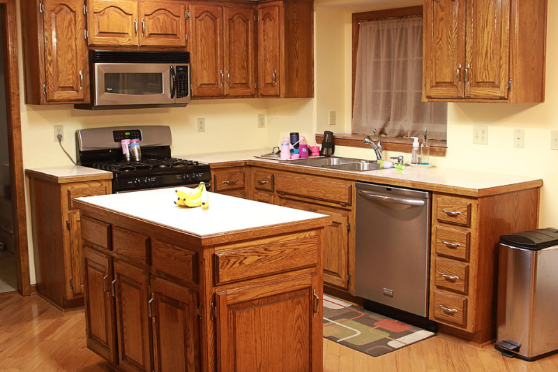 Kitchen Laminate-to-Granite – Before and After